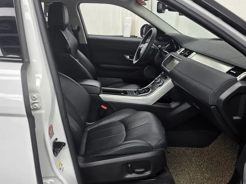 Land Rover Range Rover Evoque 2.0 Td4 Se/ПАНОРАМА/ПОДГРЕВ/НАВИГАЦИЯ/КАМЕРА/, снимка 11 - Автомобили и джипове - 56734956