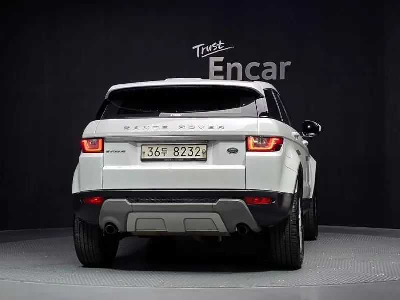 Land Rover Range Rover Evoque 2.0 Td4 Se/ПАНОРАМА/ПОДГРЕВ/НАВИГАЦИЯ/КАМЕРА/, снимка 4 - Автомобили и джипове - 56734956