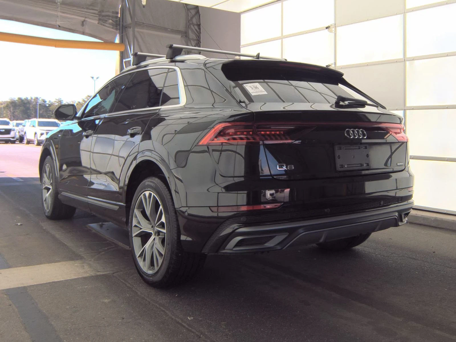 Audi Q8 PREMIUM PLUS ФИКСИРАНА ЦЕНА! B&O/DIGITAL/ОБДУХВАНЕ - изображение 4