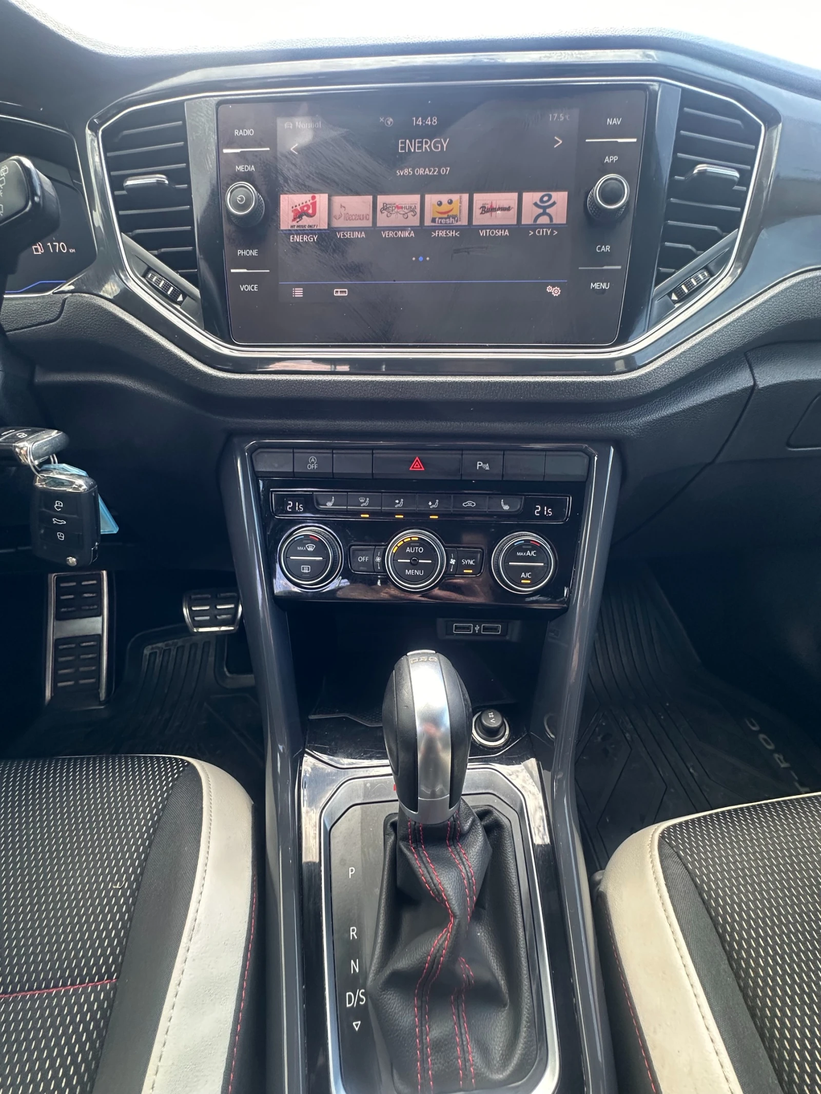 VW T-Roc 2.0 TDI-150 4X4 DSG-DIGITAL, снимка 13 - Автомобили и джипове - 54106301