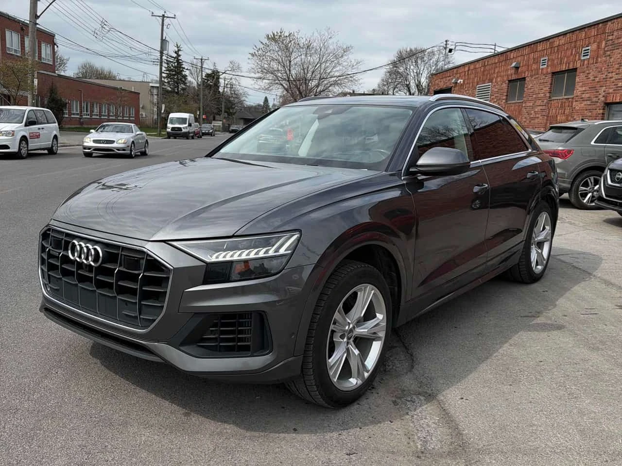 Audi Q8 Technik  CARFAX, снимка 3 - Автомобили и джипове - 54369963