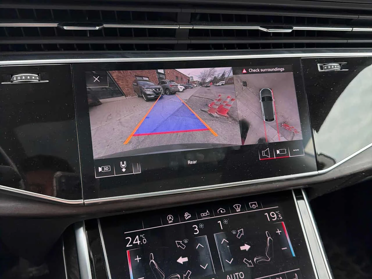 Audi Q8 Technik  CARFAX, снимка 8 - Автомобили и джипове - 54369963