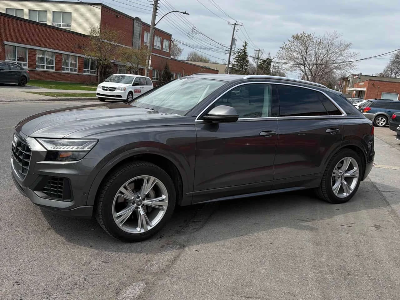 Audi Q8 Technik  CARFAX, снимка 2 - Автомобили и джипове - 54369963