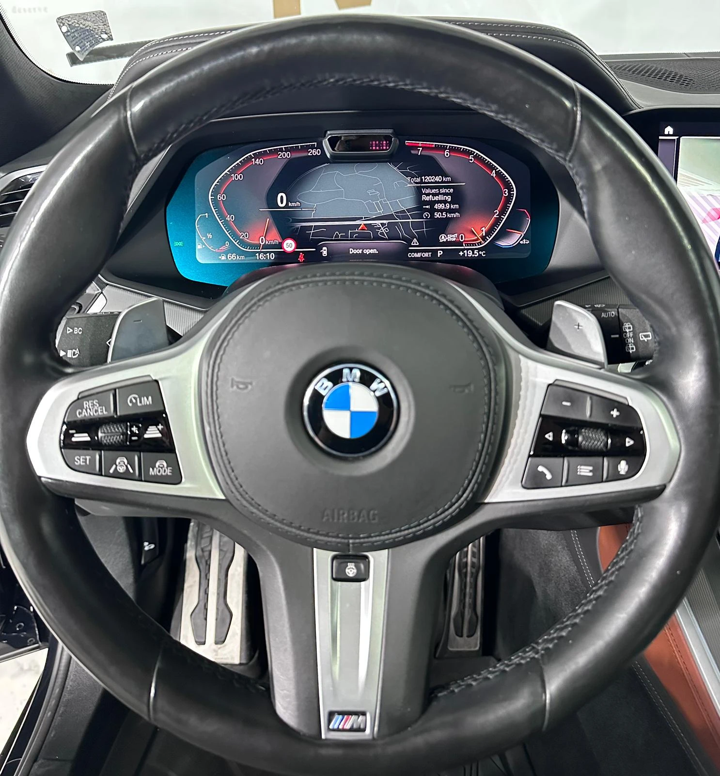 BMW X5 40i xDrive* M-Sport* HuD* Camera* Pano Laser, снимка 12 - Автомобили и джипове - 54631164
