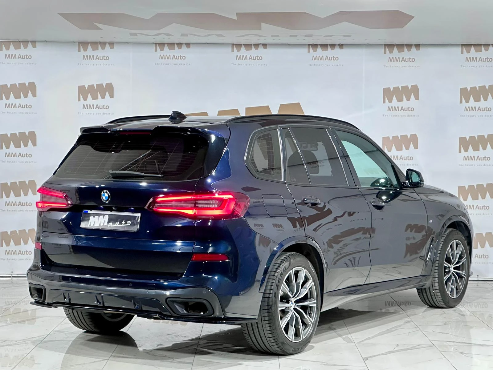 BMW X5 40i xDrive* M-Sport* HuD* Camera* Pano Laser, снимка 3 - Автомобили и джипове - 54631164