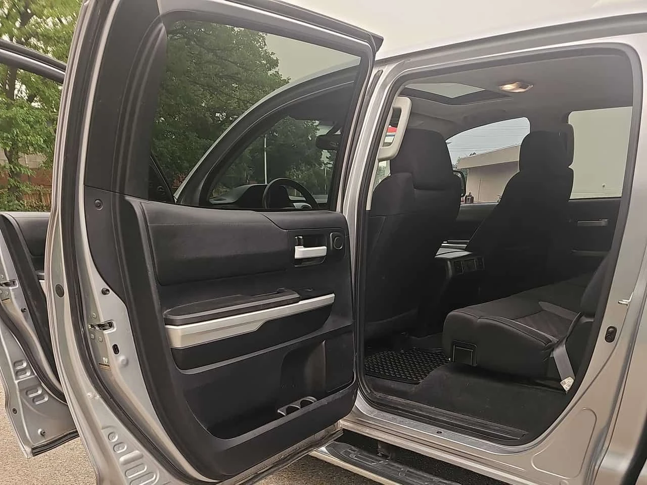 Toyota Tundra * 4WD Crewmax 146" 5.7L SR5* АВТОКРЕДИТ* , снимка 12 - Автомобили и джипове - 55331813