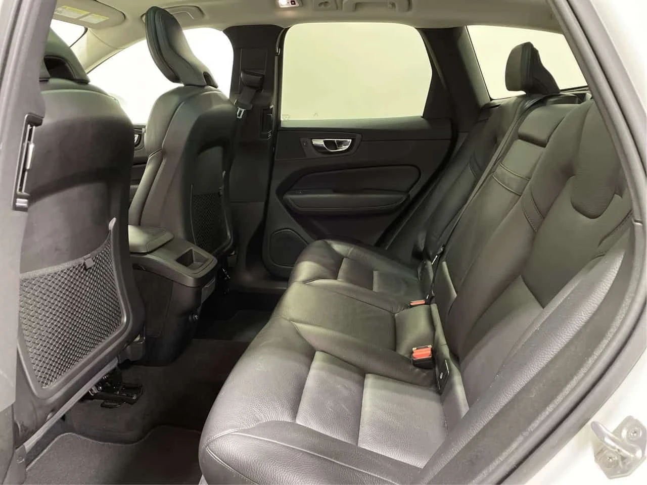 Volvo XC60 * T5 Momentum AWD Cuir Toit Pano GPS Si?ges Chauff, снимка 10 - Автомобили и джипове - 55626964