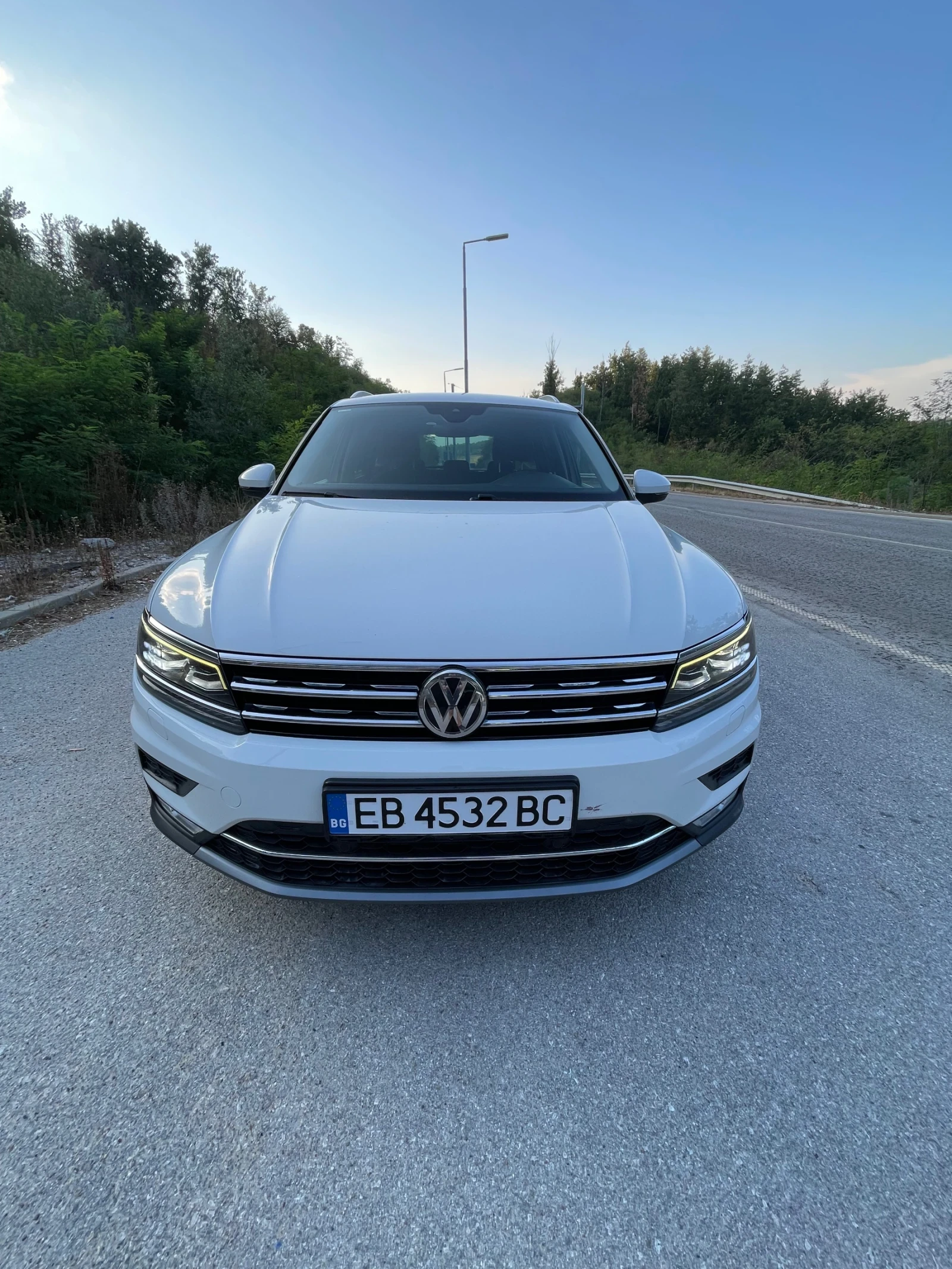 VW Tiguan 2.0 TDI, снимка 2 - Автомобили и джипове - 55904336