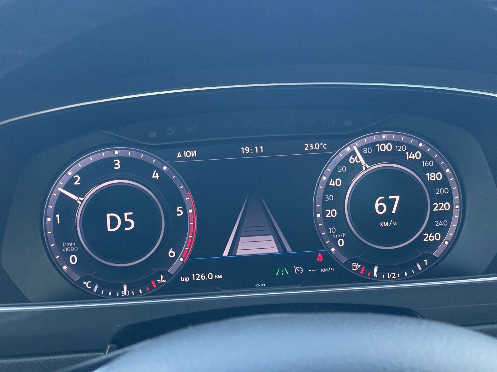 VW Tiguan 2.0 TDI, снимка 7 - Автомобили и джипове - 55904336