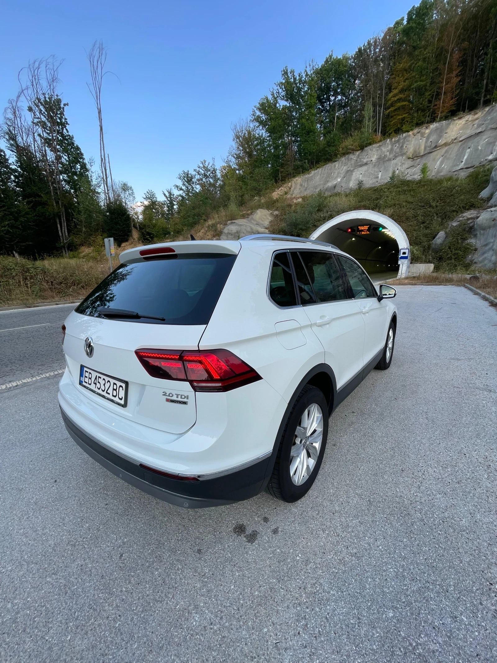 VW Tiguan 2.0 TDI, снимка 3 - Автомобили и джипове - 55904336
