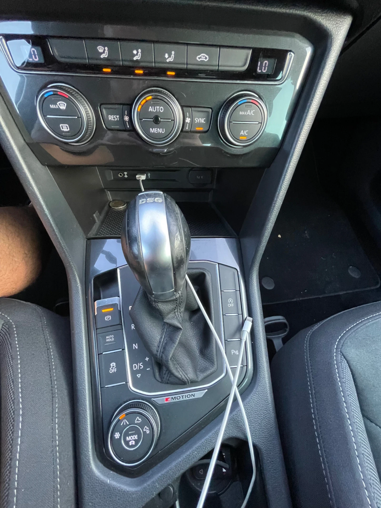 VW Tiguan 2.0 TDI, снимка 8 - Автомобили и джипове - 55904336