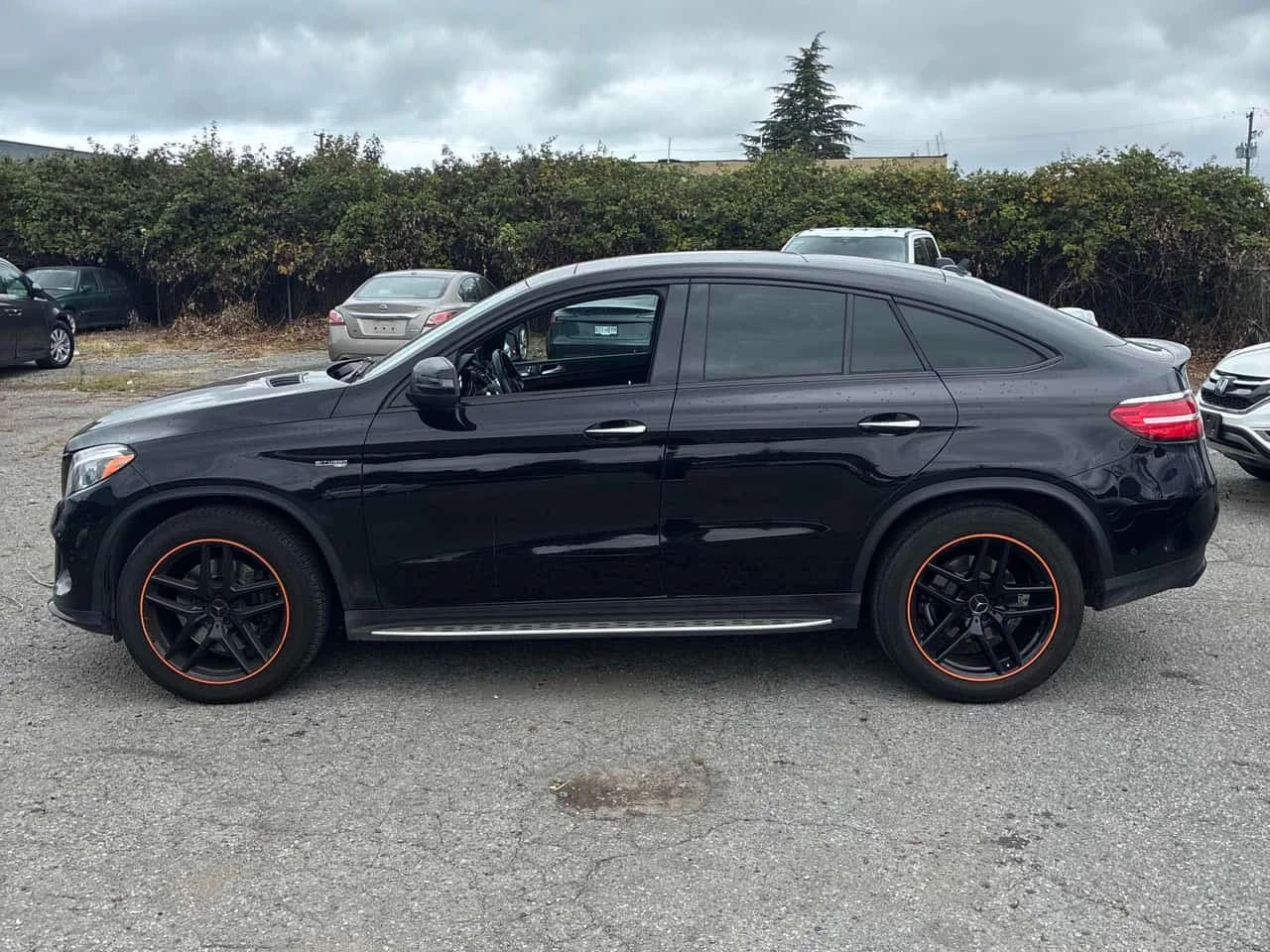 Mercedes-Benz GLE 43 AMG COUPE| HAR/KAR| ПАМЕТ| 360| 2 КЛЮЧА| , снимка 2 - Автомобили и джипове - 56253582
