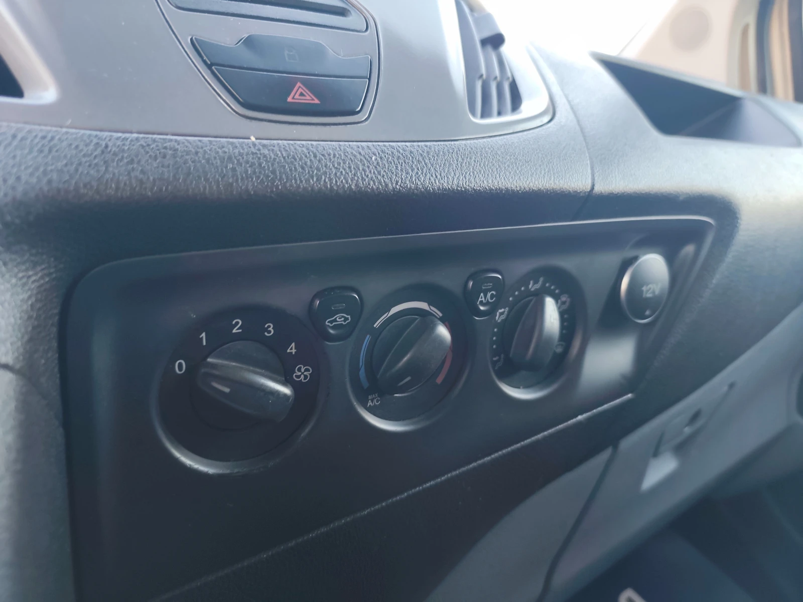 Ford Transit Custom 2.2CDTI КЛИМА, снимка 12 - Бусове и автобуси - 56319372