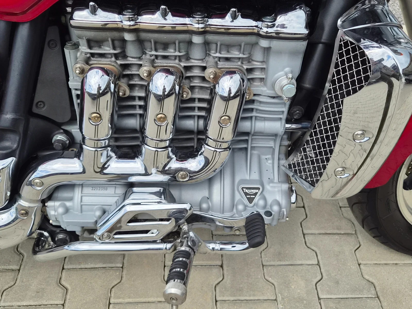 Triumph Rocket III КУФАРИ СИСИ БАР ТОП СЪСТОЯНИЕ, снимка 17 - Мотоциклети и мототехника - 54632494