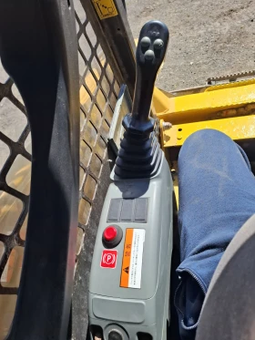 Мини челни товарачи Komatsu Sk714 , снимка 13