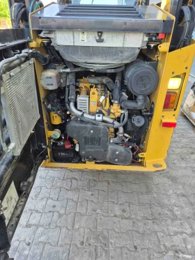 Мини челни товарачи Cat 242D3, снимка 10