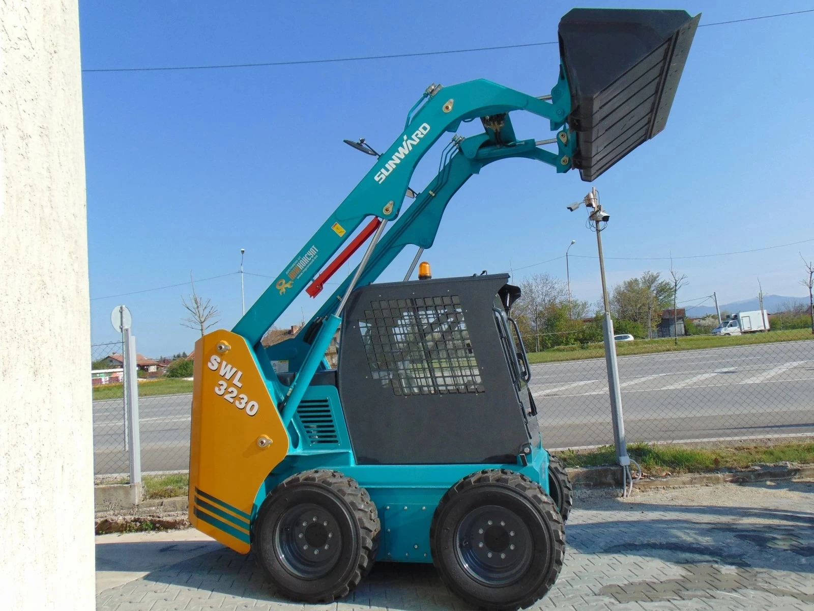 Мини челни товарачи Sunward SWL3230 - изображение 5