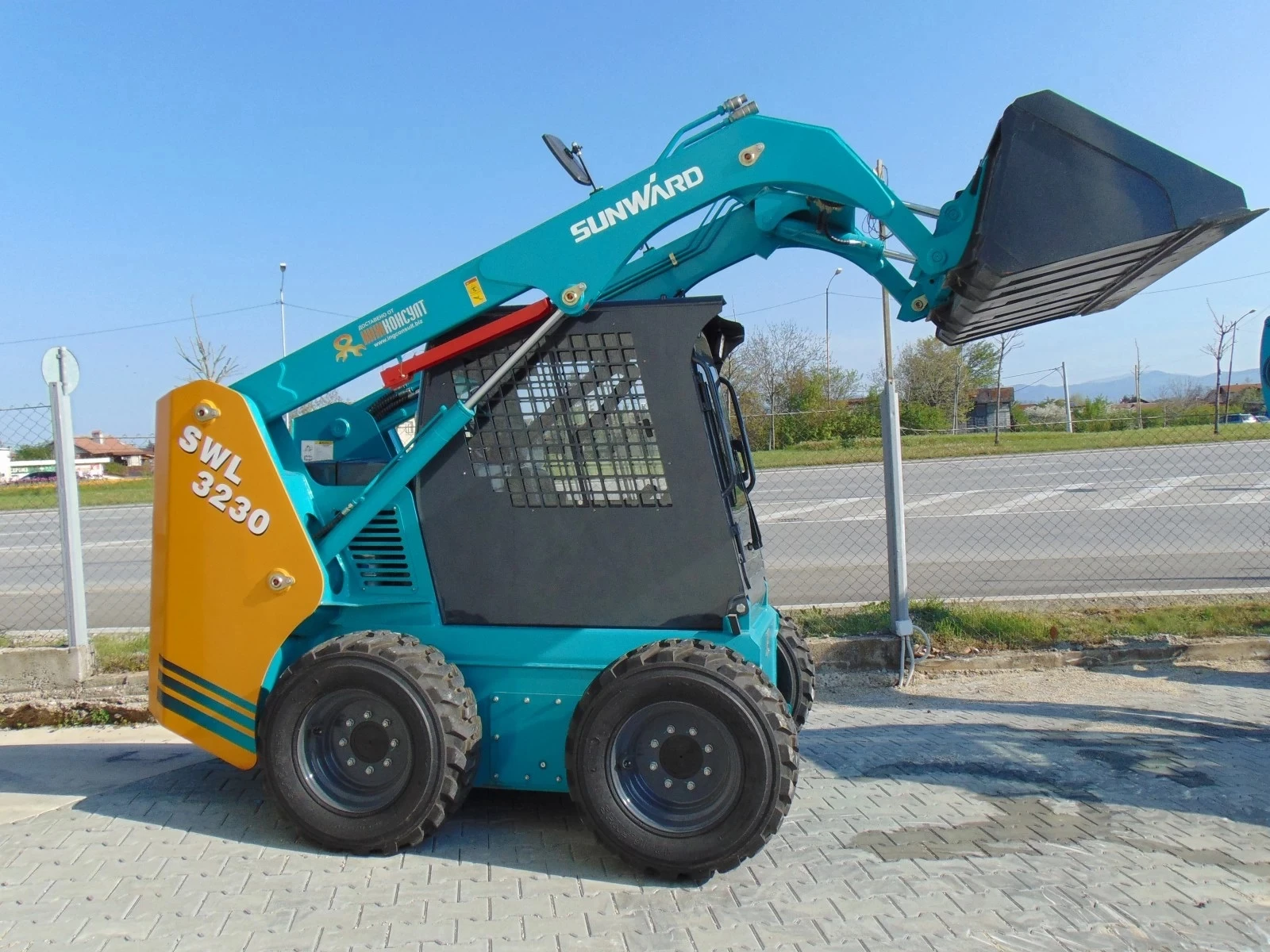 Мини челни товарачи Sunward SWL3230 - изображение 4
