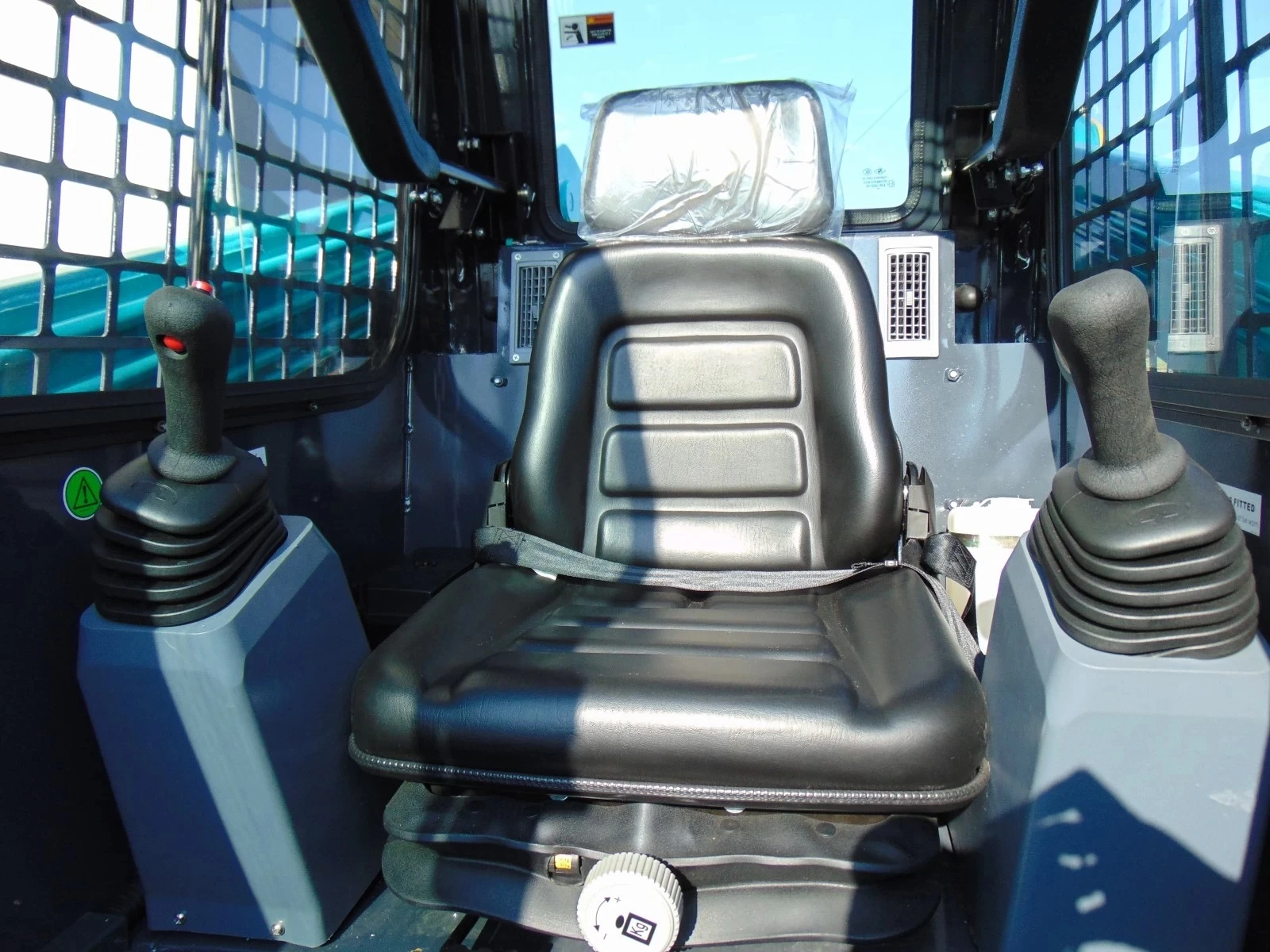 Мини челни товарачи Sunward SWL3230 - изображение 3