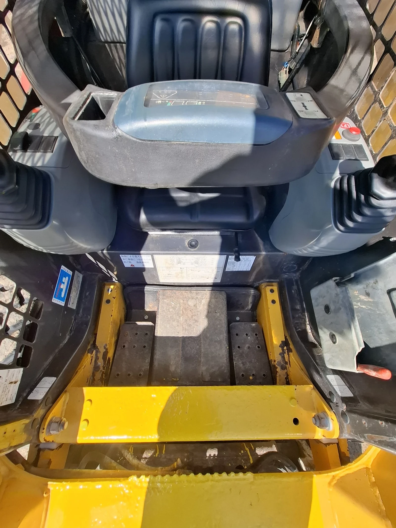 Мини челни товарачи Komatsu Sk714 , снимка 6 - Индустриална техника - 54118017