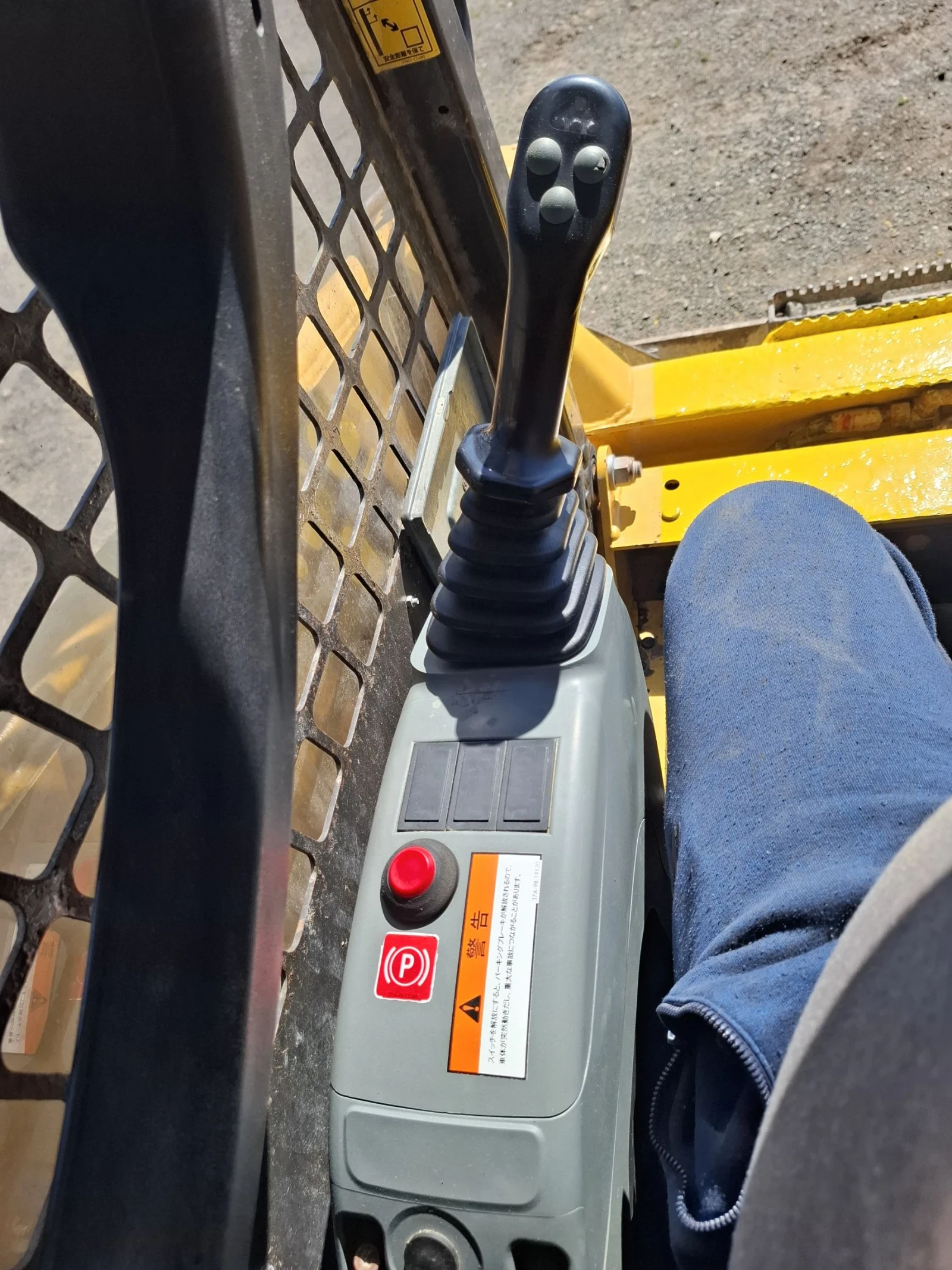 Мини челни товарачи Komatsu Sk714 , снимка 13 - Индустриална техника - 54118017