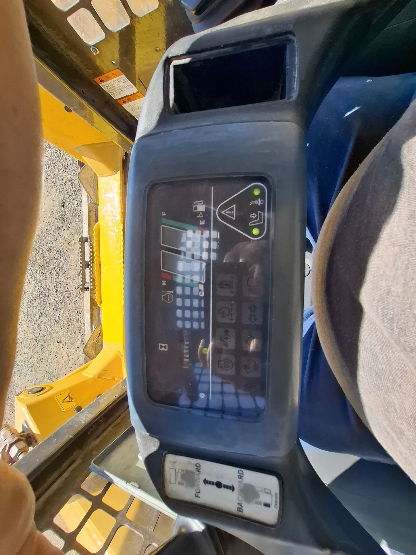 Мини челни товарачи Komatsu Sk714 , снимка 10 - Индустриална техника - 54118017