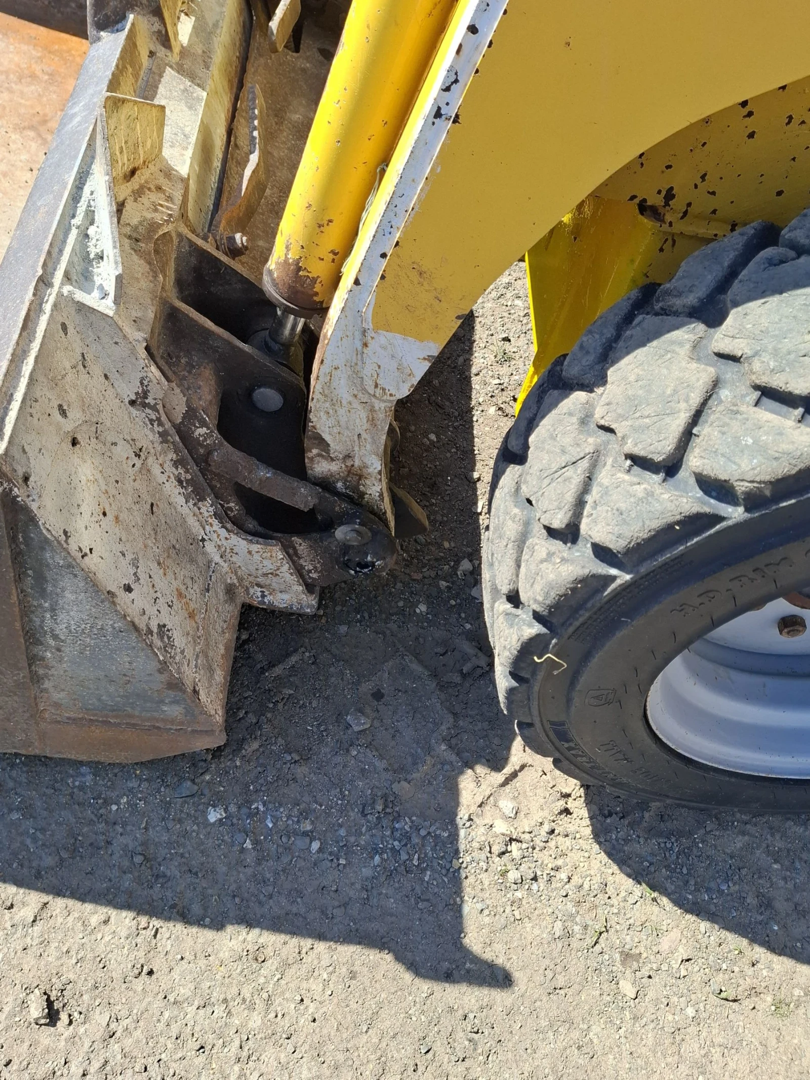 Мини челни товарачи Komatsu Sk714 , снимка 16 - Индустриална техника - 54118017