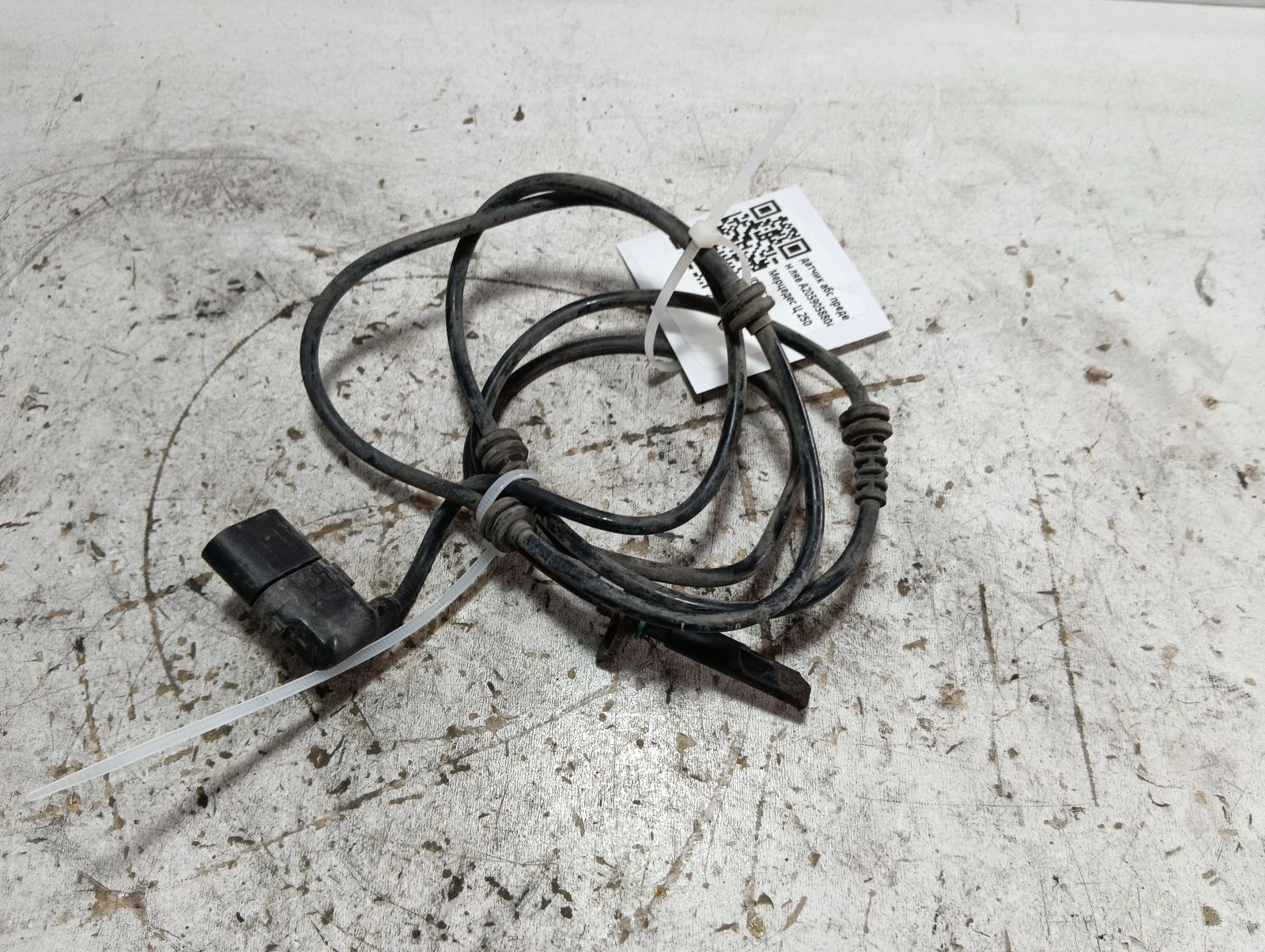 датчик абс преден ляв A2059058804 Мерцедес Ц 250 