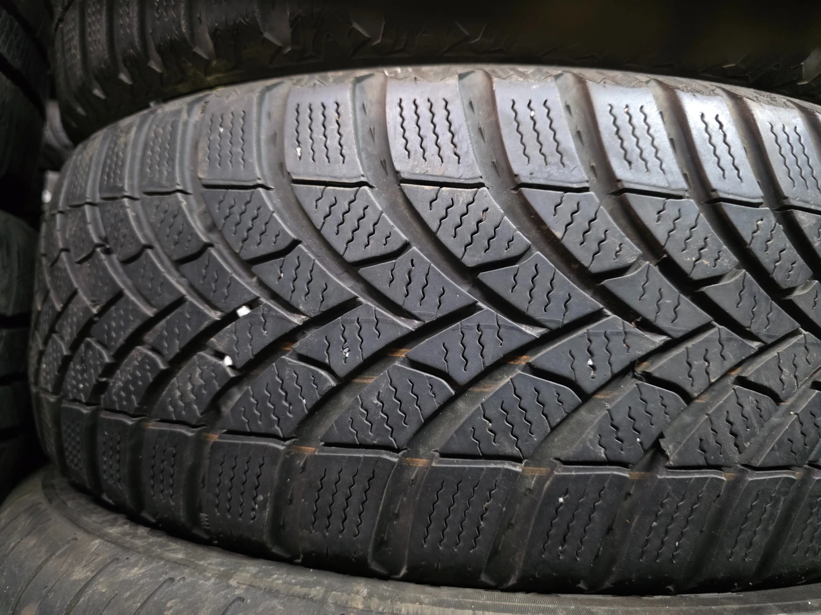 Гуми Зимни 185/60R15, снимка 4 - Гуми и джанти - 54000408