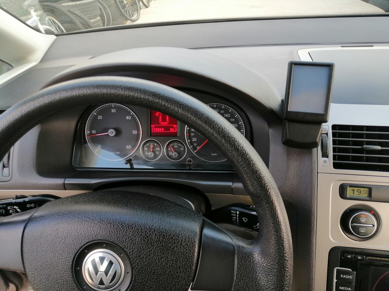 VW Touran 1.9 TDI 105 ps, снимка 16 - Автомобили и джипове - 42338396