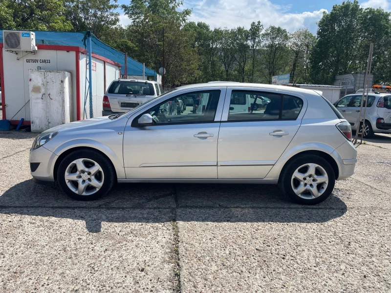 Opel Astra 1.6 бензин 115кс КАТО НОВА, снимка 3 - Автомобили и джипове - 45339144