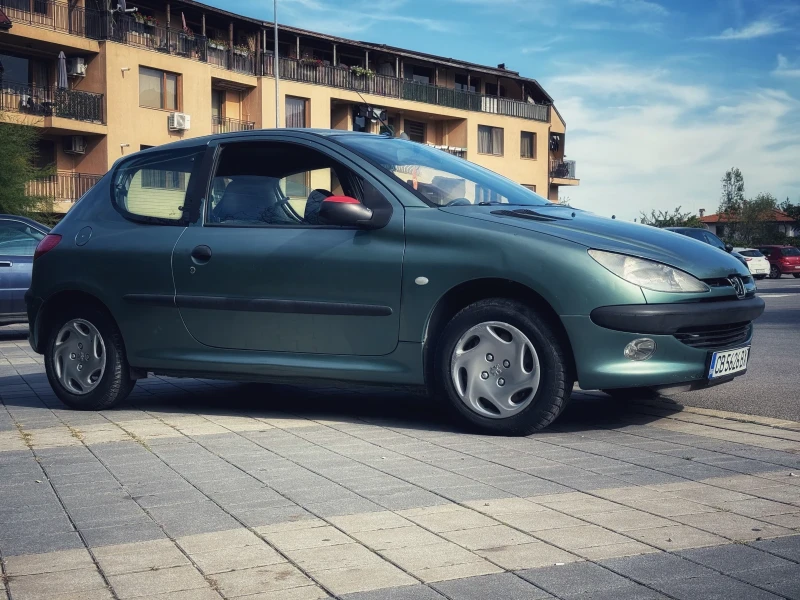 Peugeot 206 Хечбек , снимка 3 - Автомобили и джипове - 47314782