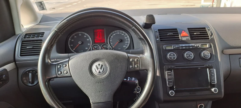 VW Touran CNG, снимка 10 - Автомобили и джипове - 48797709