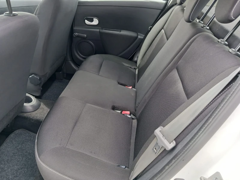 Renault Clio 1.2 16V 111000km, снимка 11 - Автомобили и джипове - 49680707