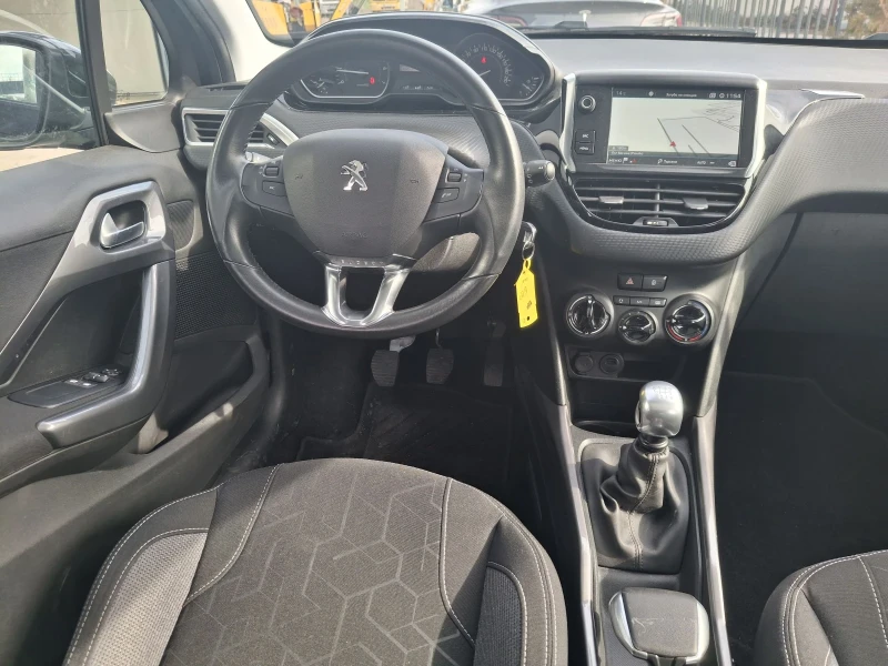 Peugeot 2008 1.2i* TOP* faceLift* * 105.xkm EURO6, снимка 12 - Автомобили и джипове - 53358526