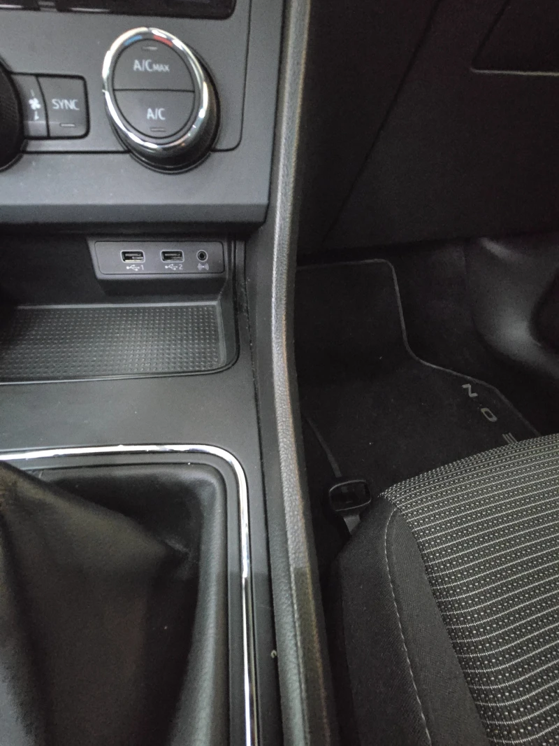 Seat Leon 1.5TGI, снимка 9 - Автомобили и джипове - 53450365