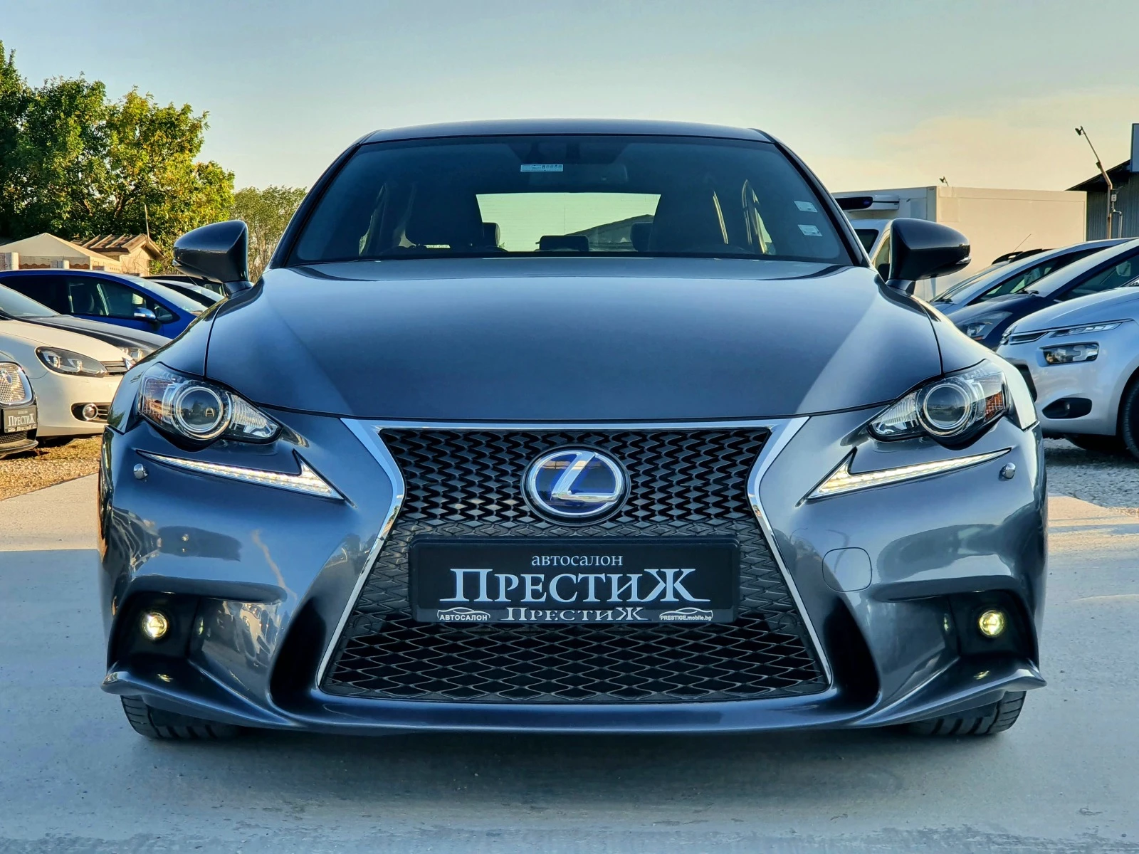 Lexus IS 300h  F SPORT - изображение 3