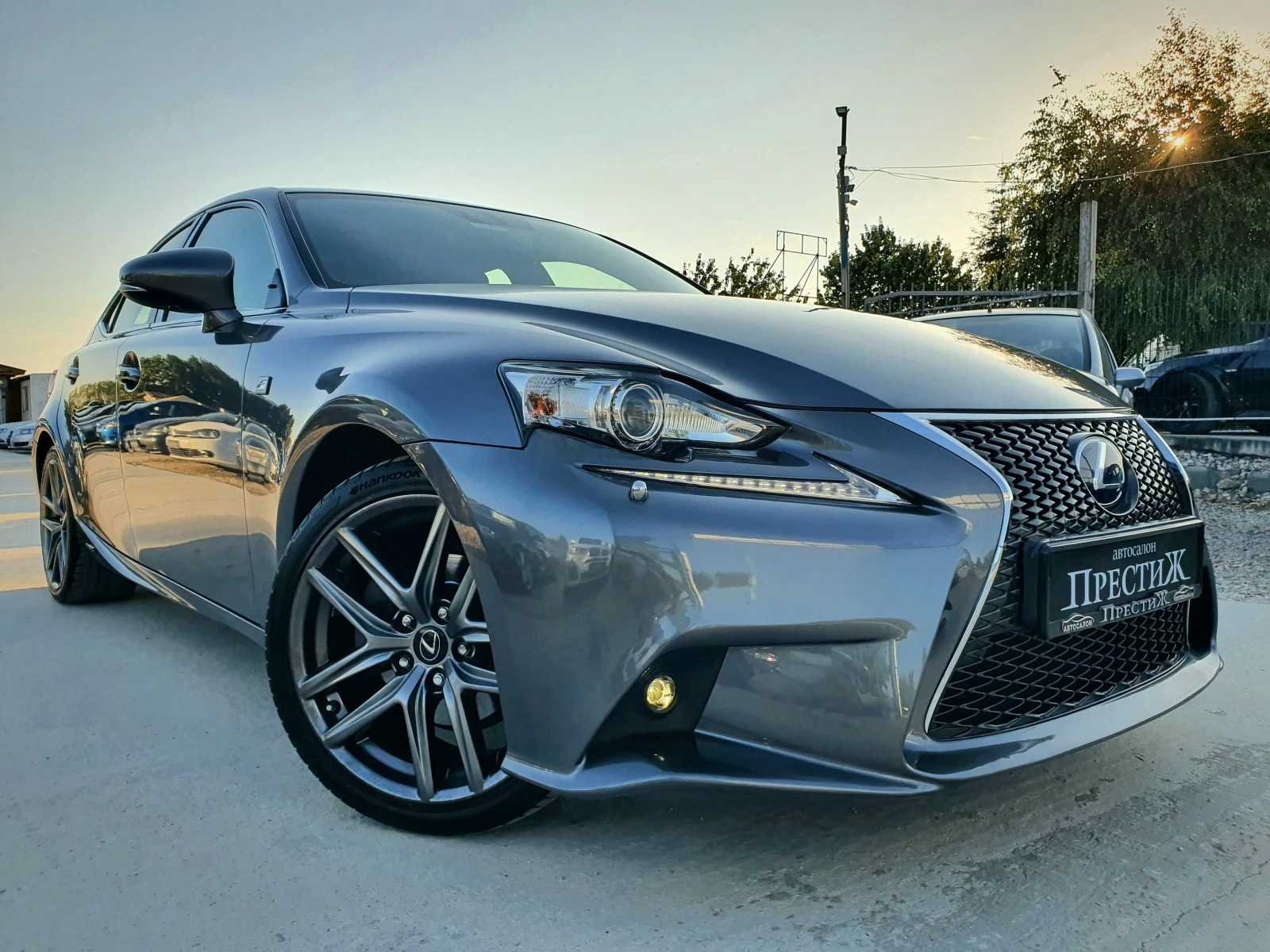 Lexus IS 300h  F SPORT - изображение 4