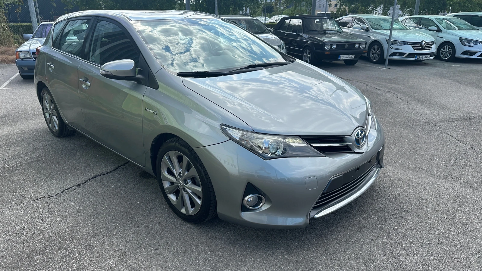 Toyota Auris 1.8 Hybrid - изображение 2