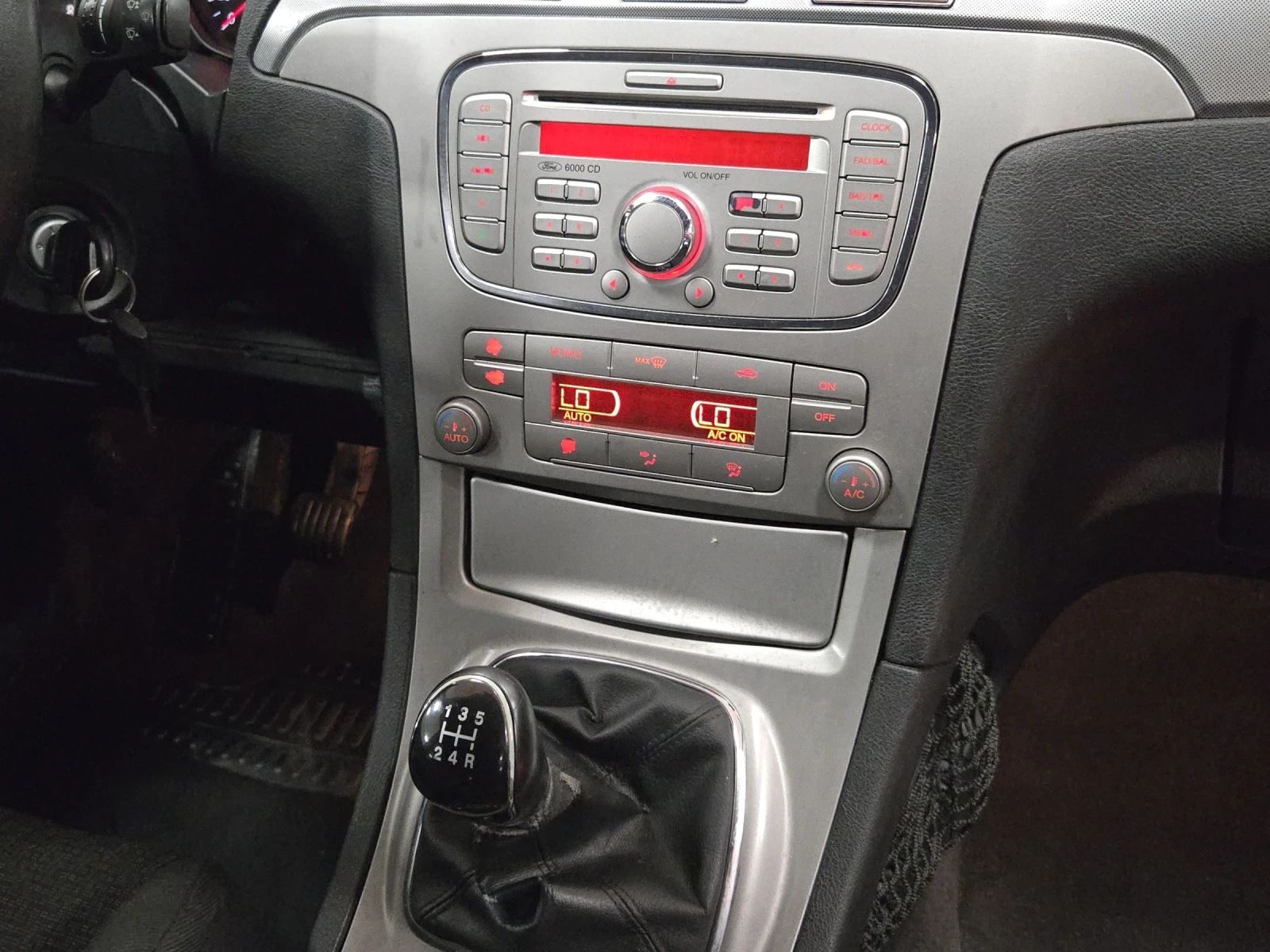 Ford S-Max 2.0 бензин / 7-местен / Топ състояние  - изображение 9
