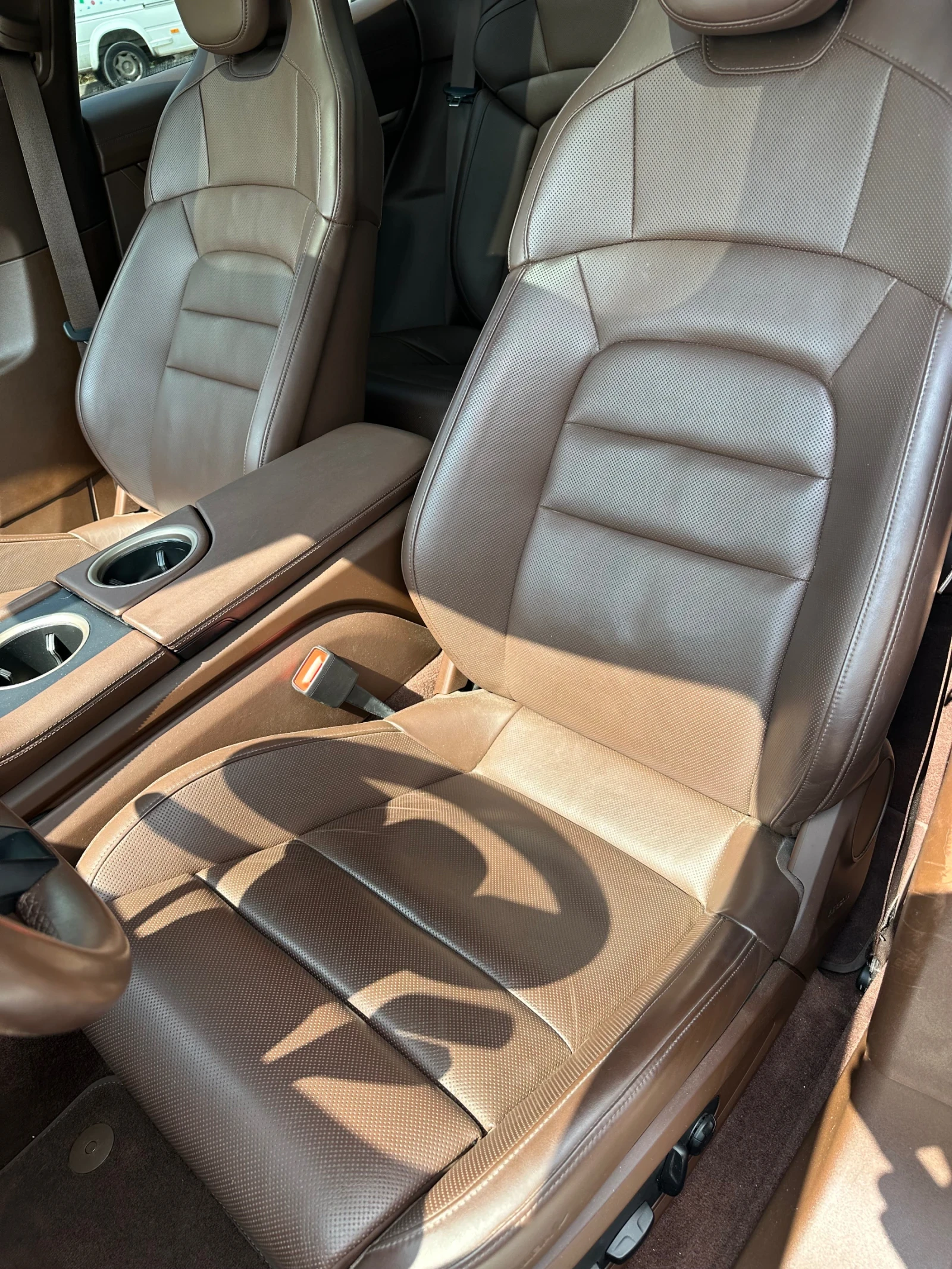 Porsche Taycan Performance Carbon Гаранционен Масаж - изображение 9