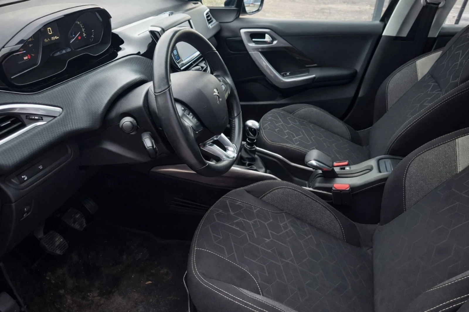 Peugeot 2008 1.2i* * faceLift* * 105.xkm EURO6 | Mobile.bg � ����������� 8