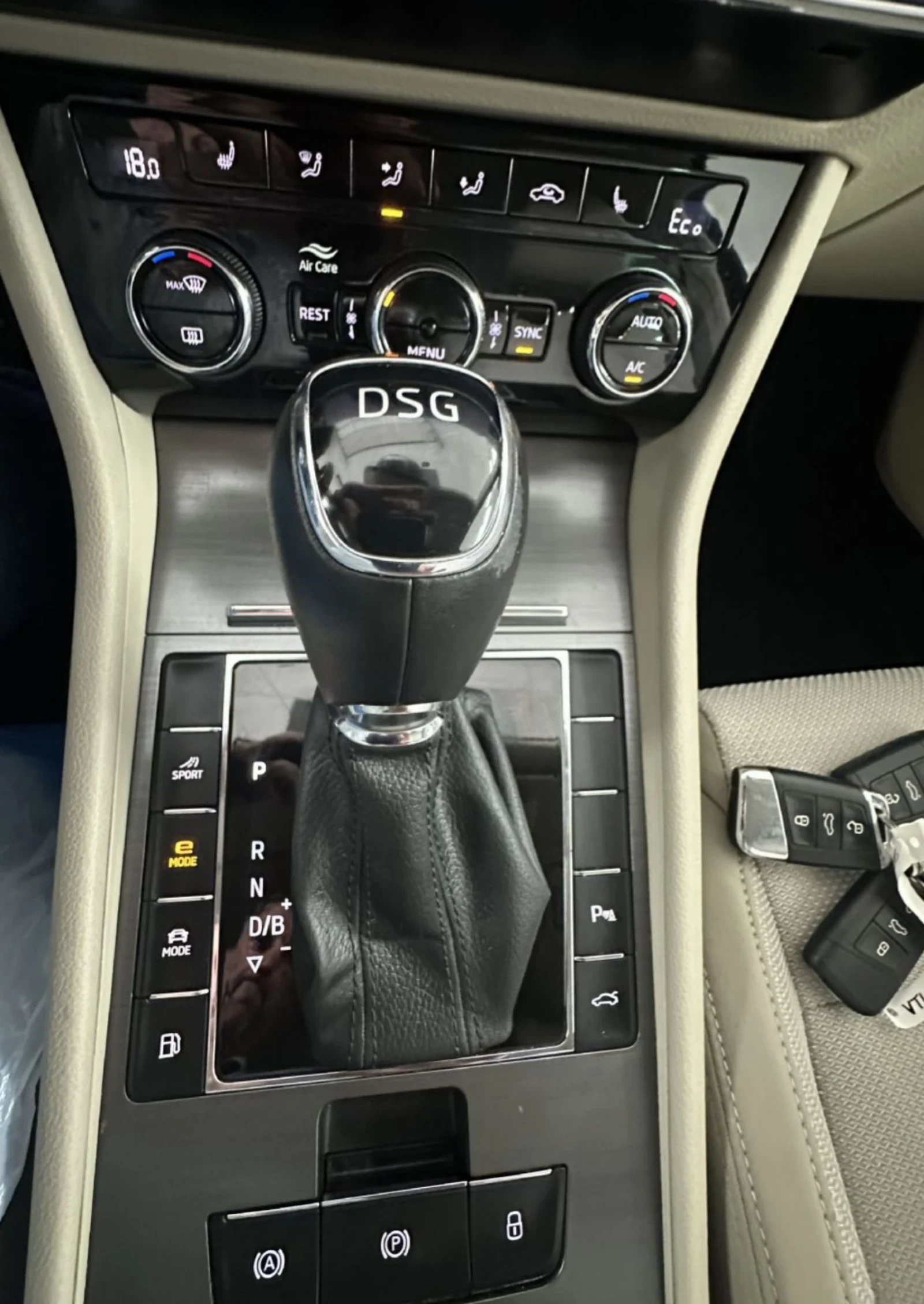 Skoda Superb 1.4 TSI HEV.PLUG-IN HYBRID.KAMERA.LED.NAVI, снимка 13 - Автомобили и джипове - 53832865