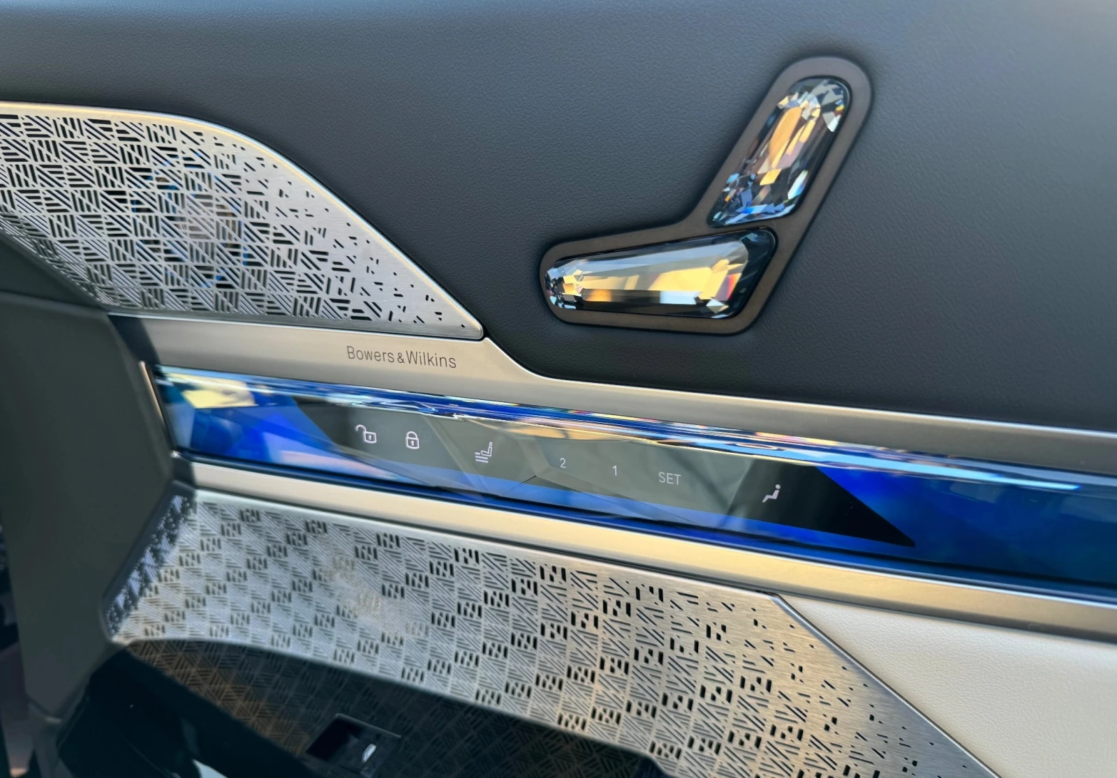 BMW 760 xDrive M-Sport, снимка 11 - Автомобили и джипове - 53955975