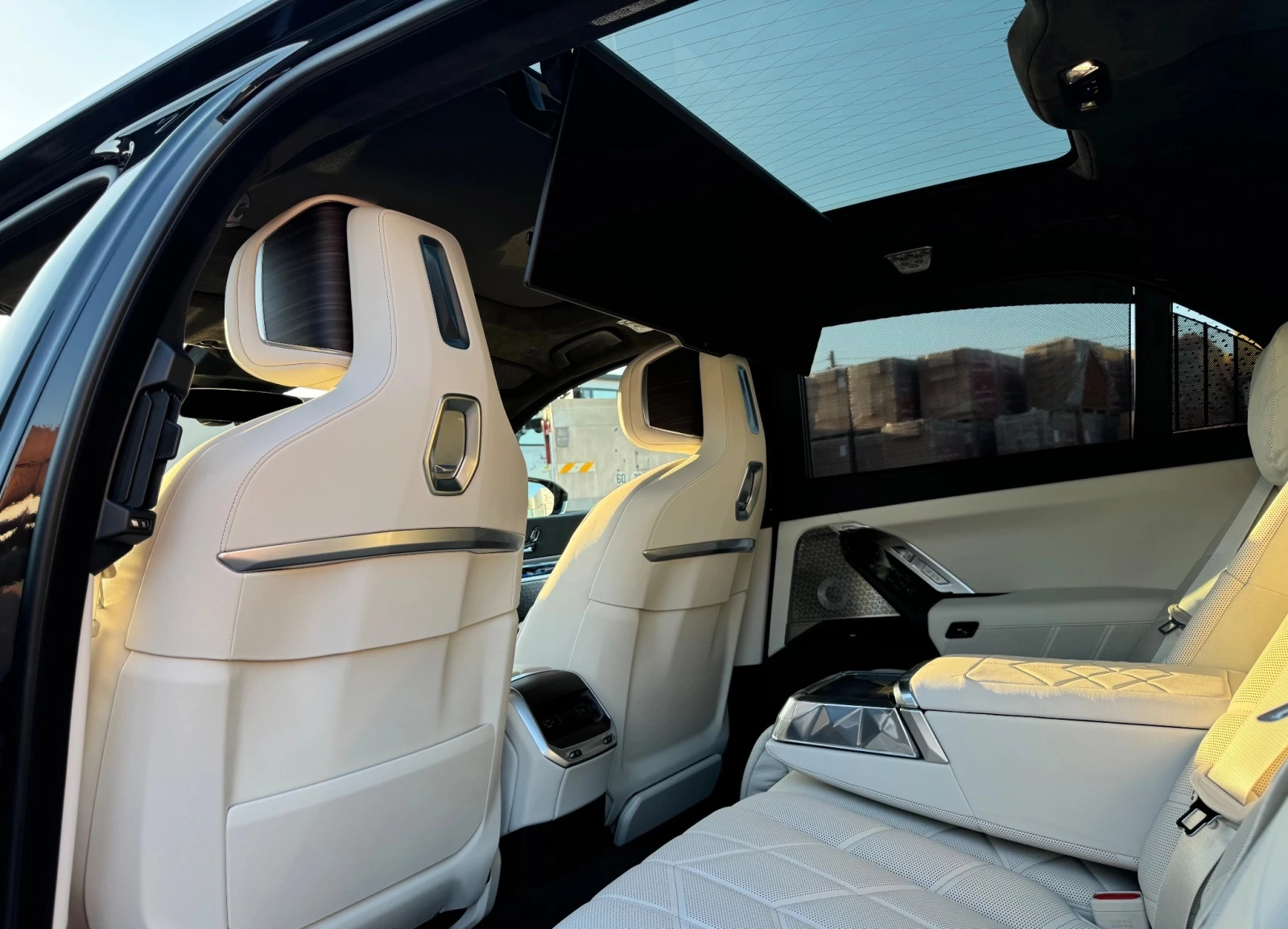 BMW 760 xDrive M-Sport, снимка 8 - Автомобили и джипове - 53955975