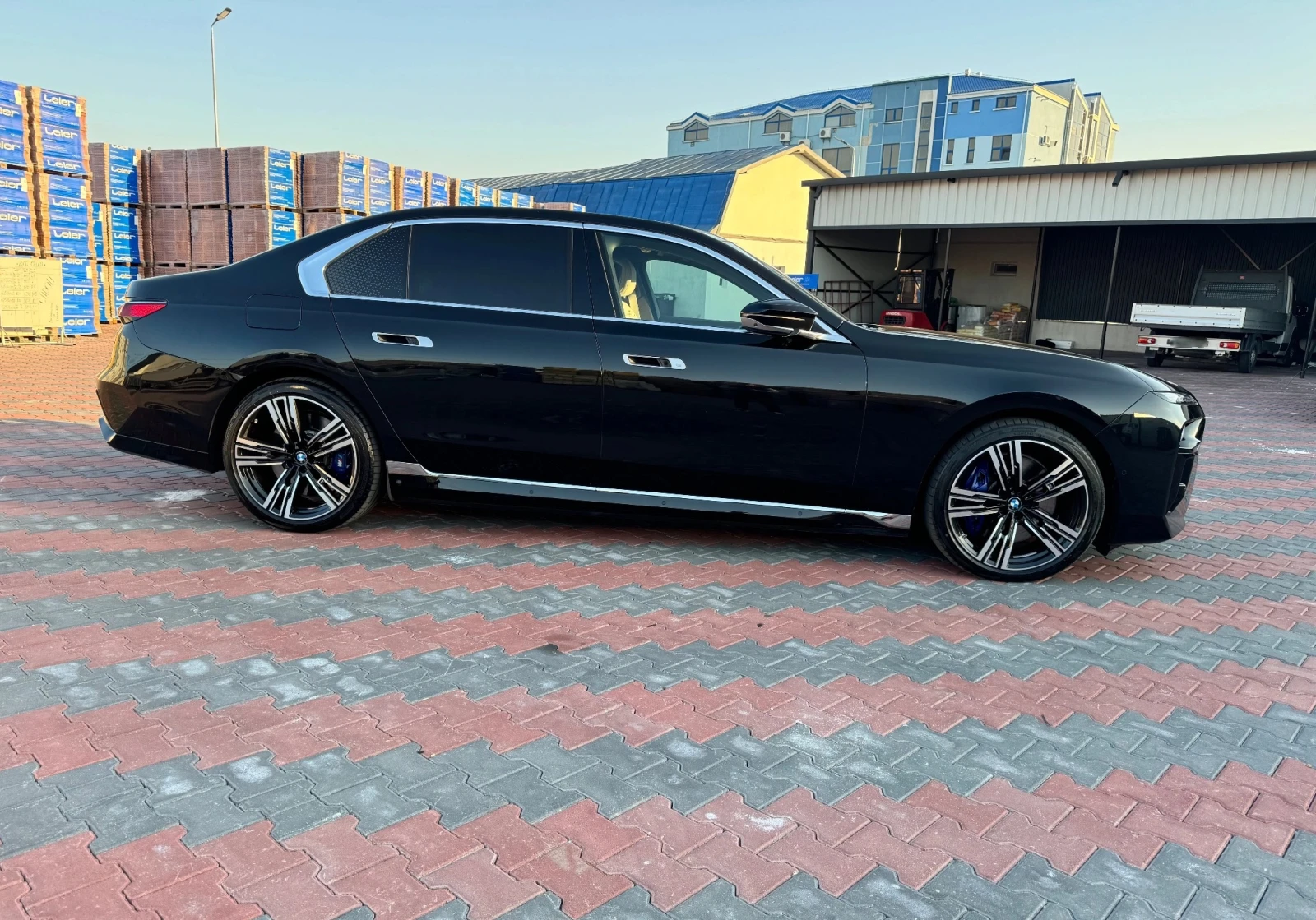 BMW 760 xDrive M-Sport, снимка 2 - Автомобили и джипове - 53955975