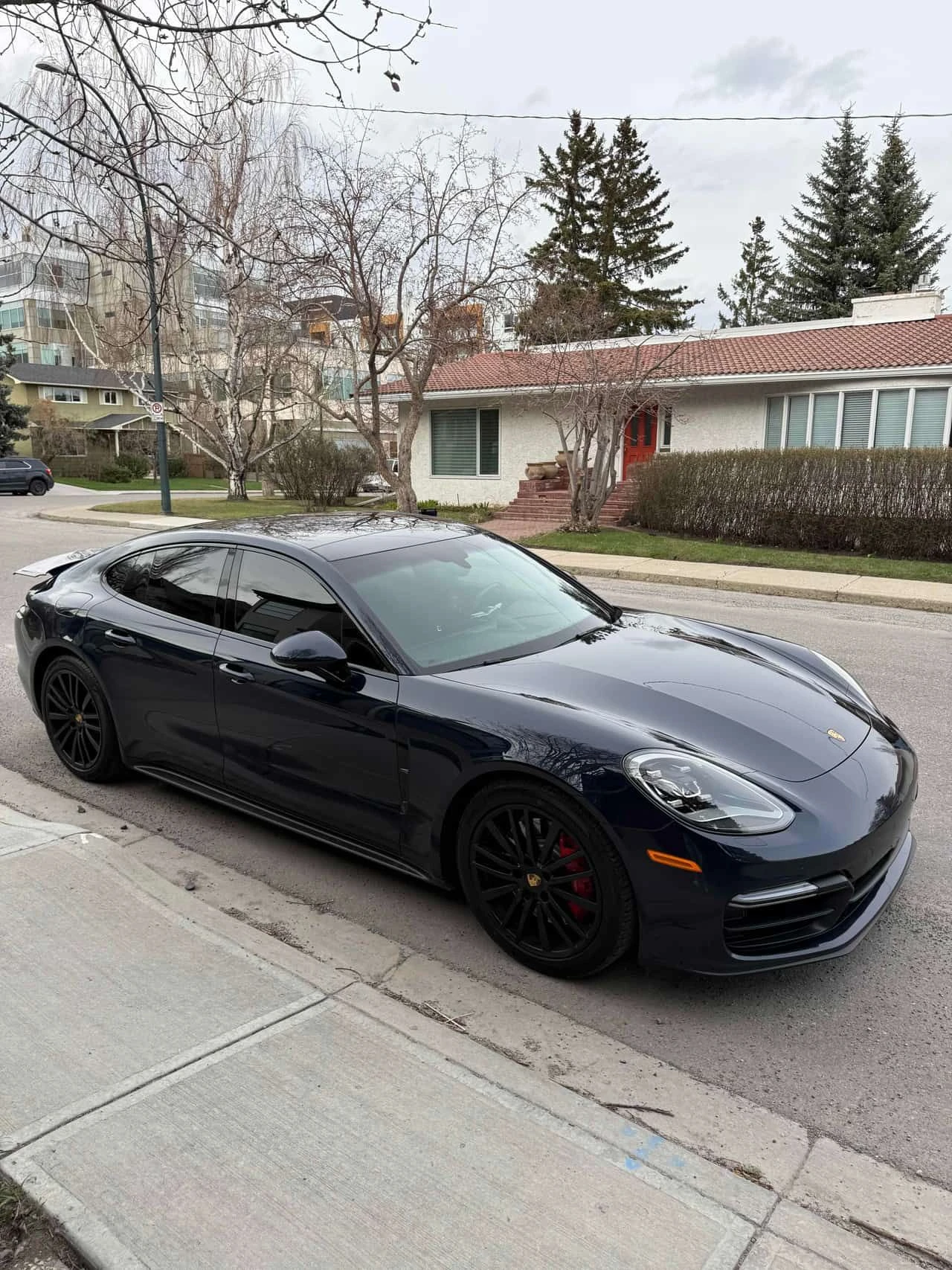 Porsche Panamera GTS| ОБДУХВАНЕ| 360| ПАНО| ПАМЕТ| 2 КЛЮЧА| , снимка 3 - Автомобили и джипове - 54640116