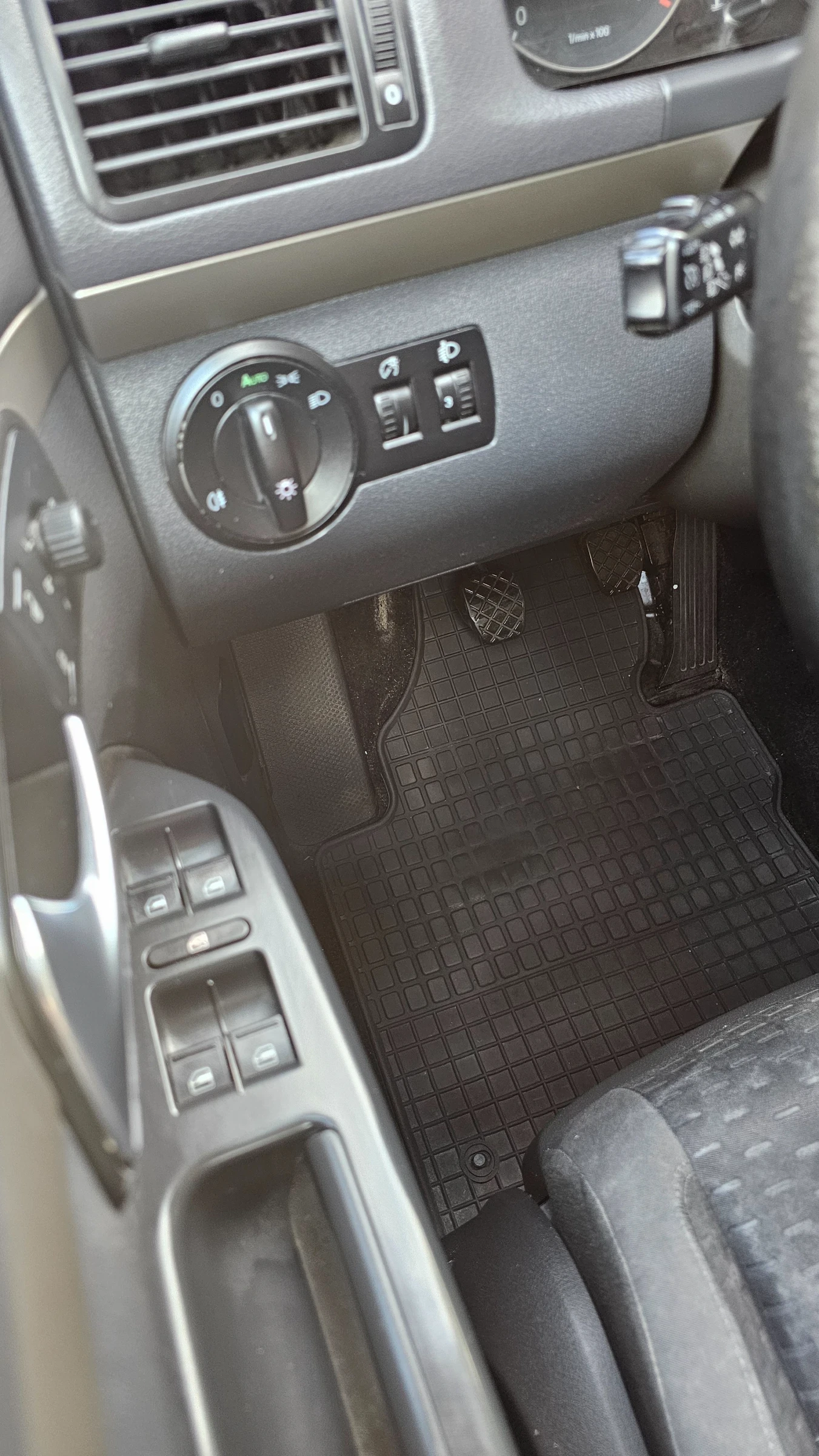 VW Touran 1.9TDI 105hp FACE, снимка 11 - Автомобили и джипове - 55300114