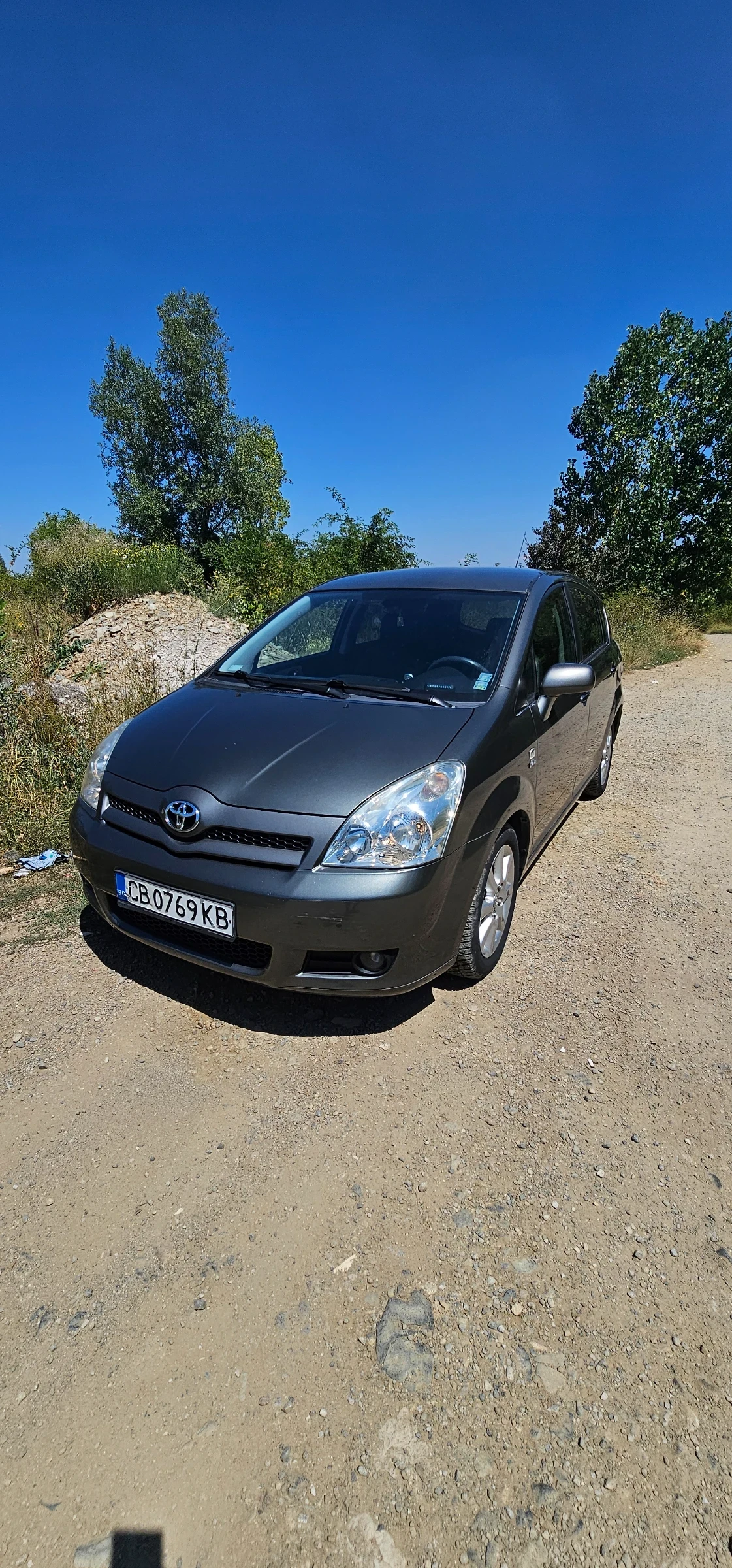 Toyota Corolla verso кожен салон и 7 места.