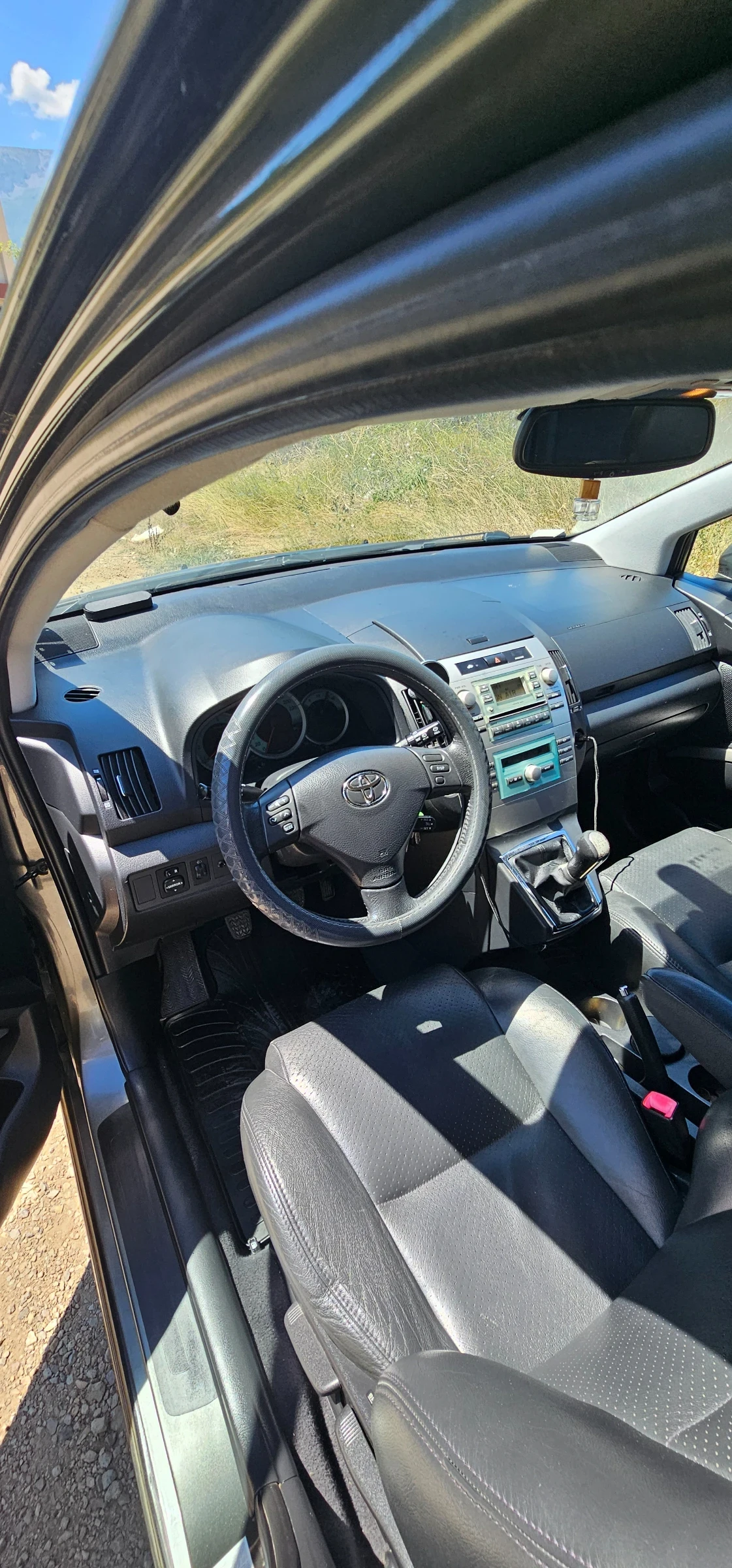 Toyota Corolla verso кожен салон и 7 места., снимка 9 - Автомобили и джипове - 55631570